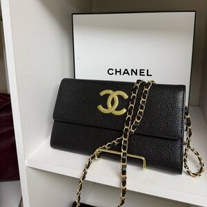 ❌SOLD❌Chanel trifold wallet with unbranded chain.